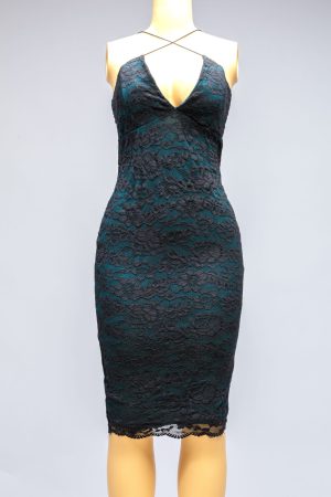 Spaghetti dress is flawless! perfect for that hour glass shape
